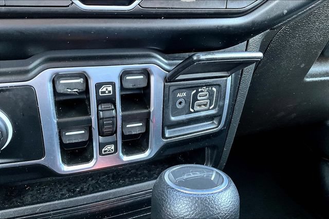 Used 2023 Jeep Gladiator Overland AWD/4WD image 16