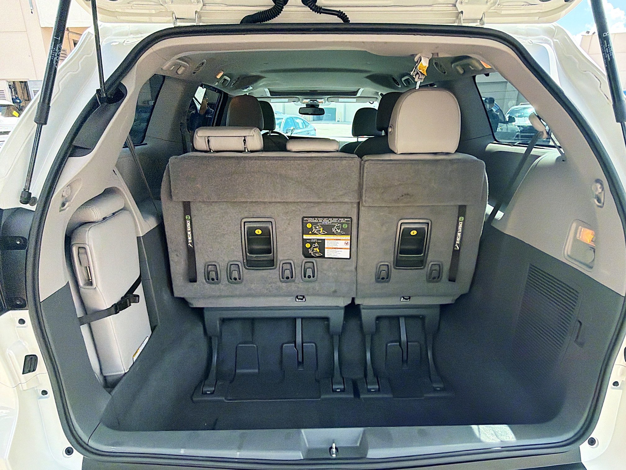 Used 2020 Toyota Sienna XLE image 25