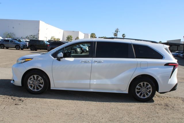 Used 2023 Toyota Sienna XLE w/ XLE Plus Package FWD image 7
