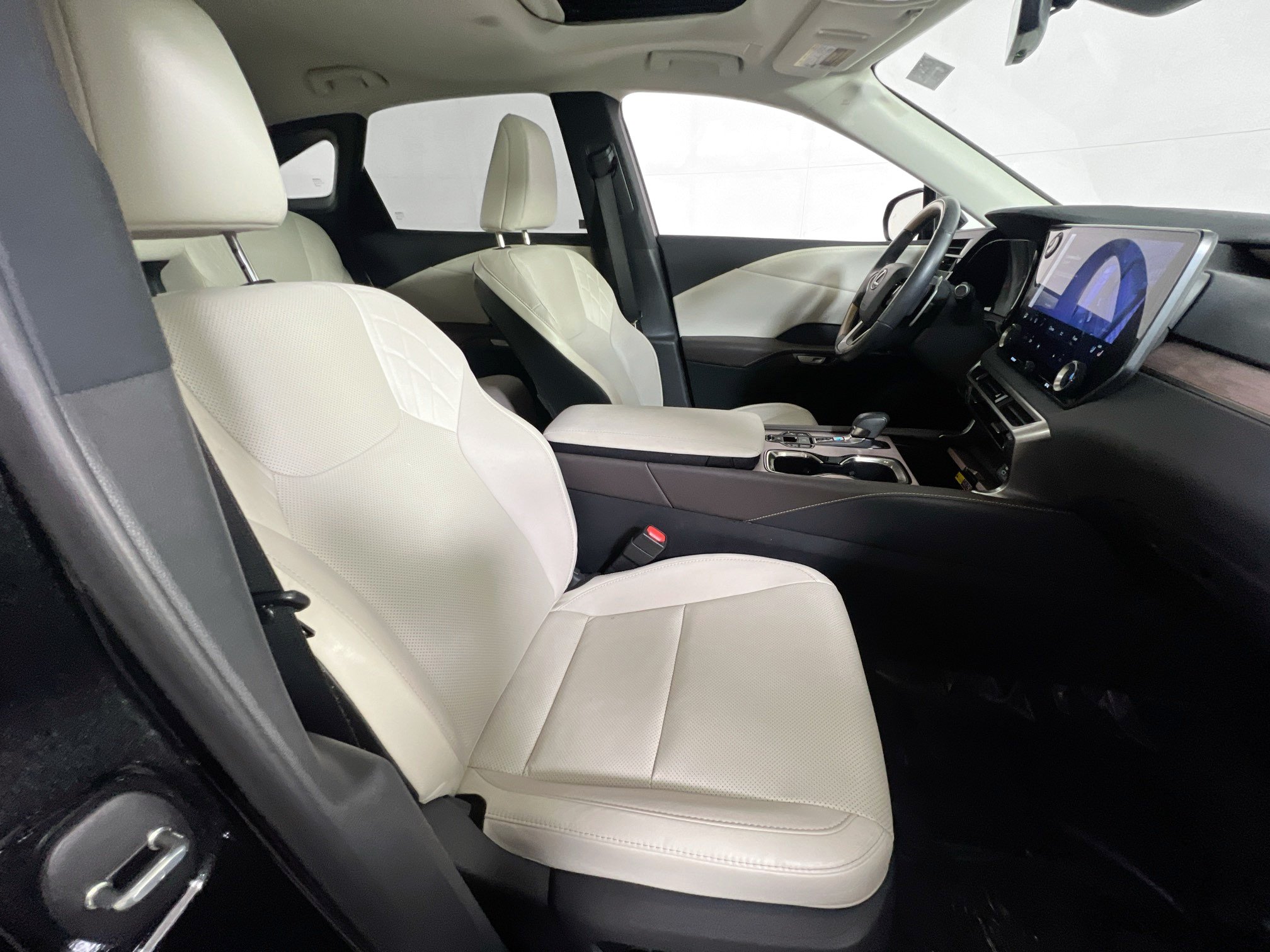 Used 2024 Lexus RX 350 Premium w/ Accessory Package (Z1) AWD/4WD image 28
