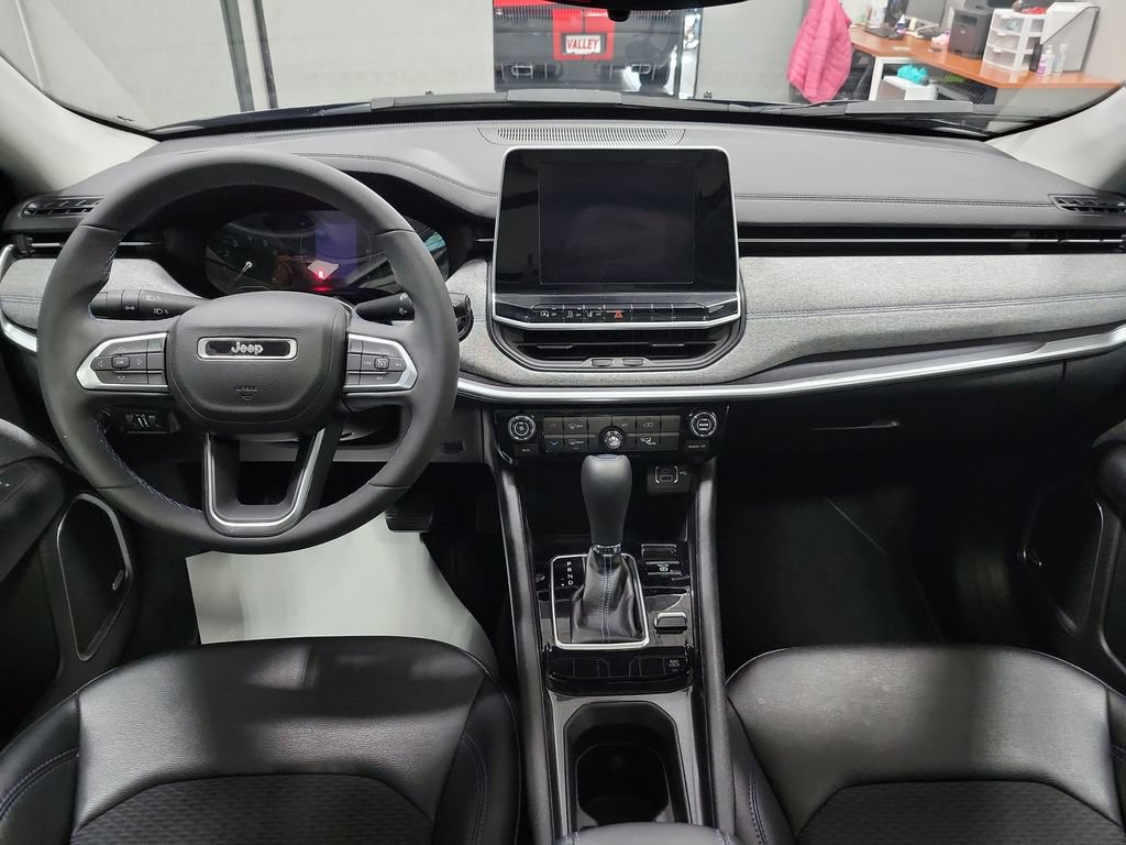 Certified 2022 Jeep Compass Latitude w/ Sun and Sound Group AWD/4WD image 4