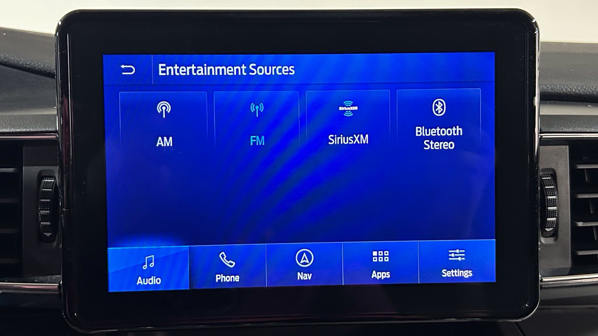Used 2022 Ford Explorer XLT w/ Equipment Group 202A AWD/4WD image 87