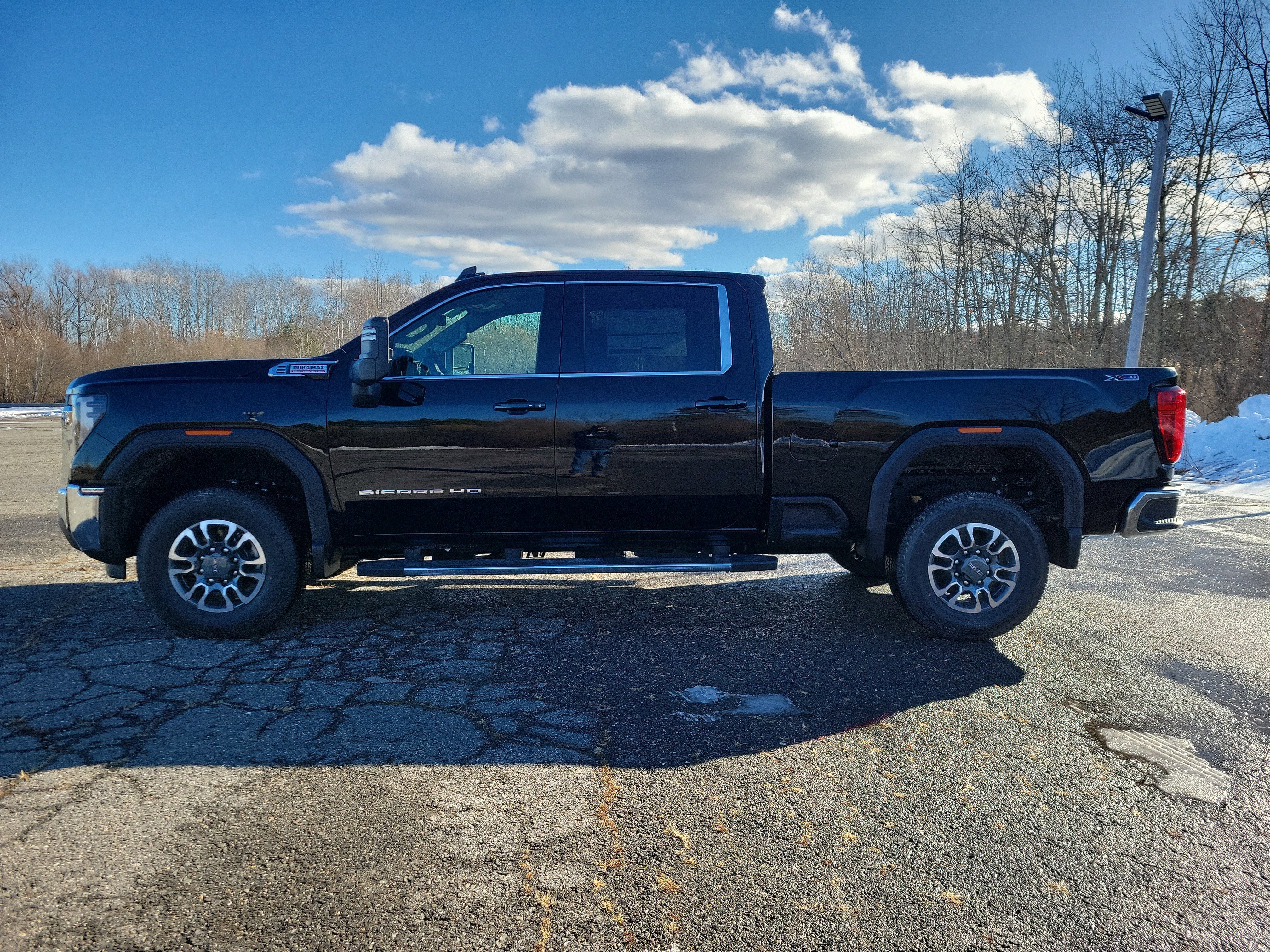 New 2026 GMC Sierra 3500 SLE image 2