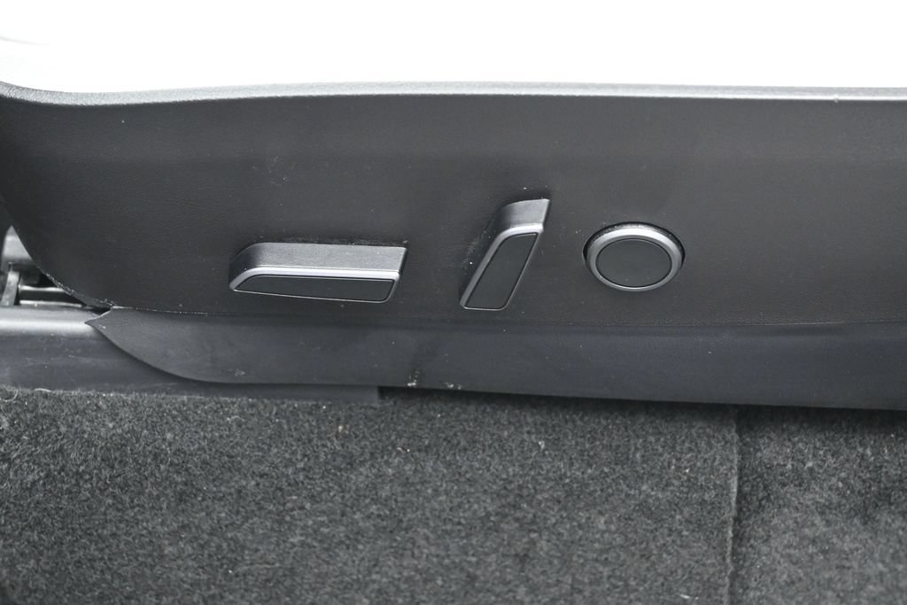 Used 2023 Tesla Model Y Long Range AWD/4WD image 10