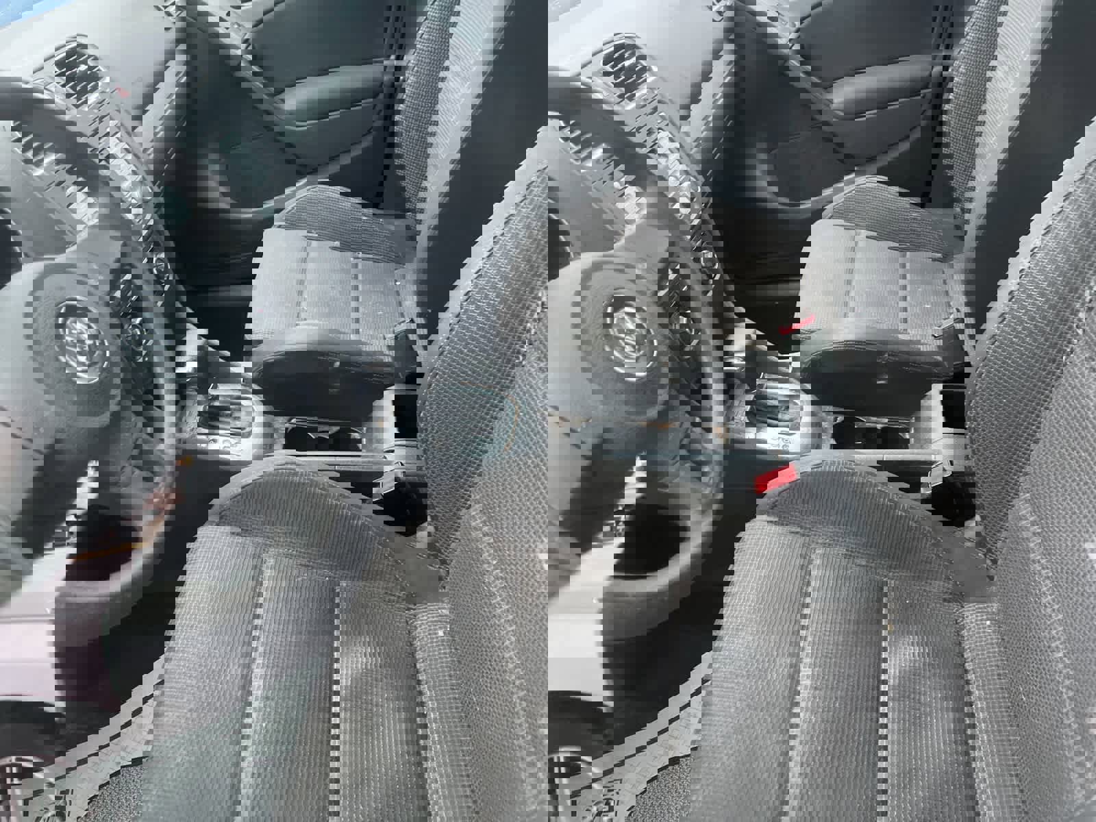 Used 2010 Volkswagen Golf 4-Door image 24