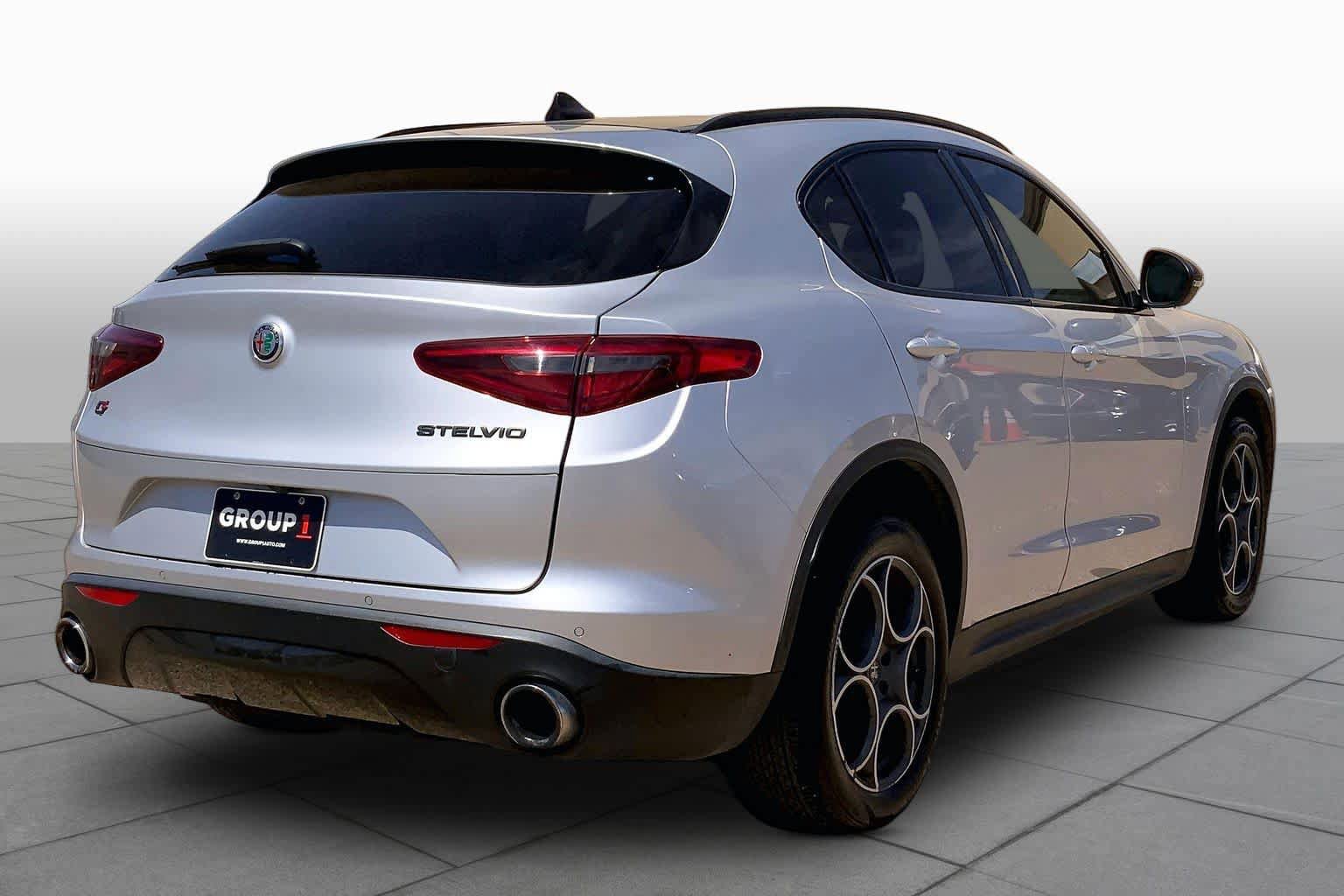 Used 2021 Alfa Romeo Stelvio Sprint w/ Nero Edizione AWD/4WD image 13