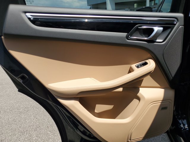 Certified 2020 Porsche Macan AWD/4WD image 22