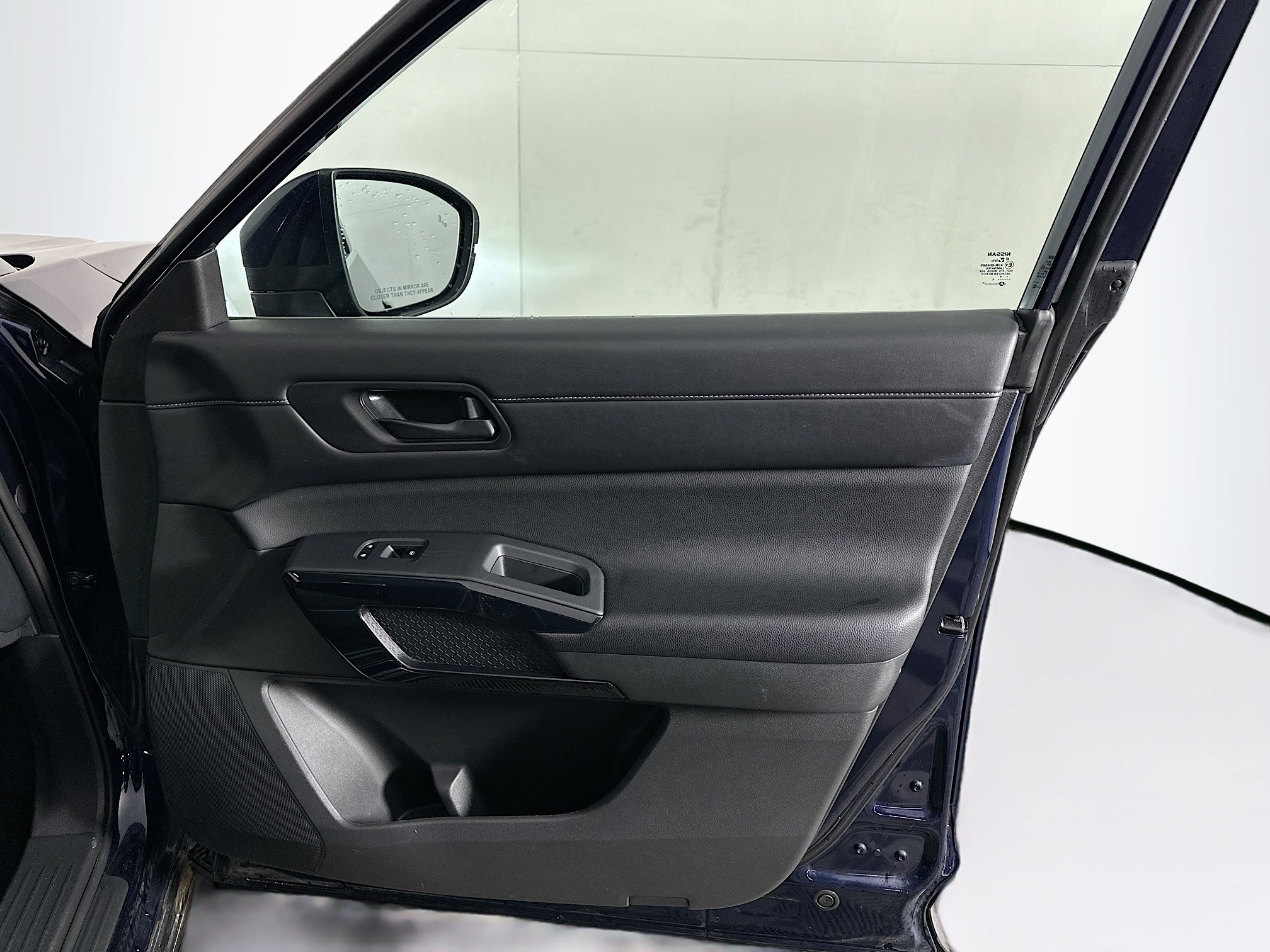 Used 2024 Nissan Pathfinder SV image 32