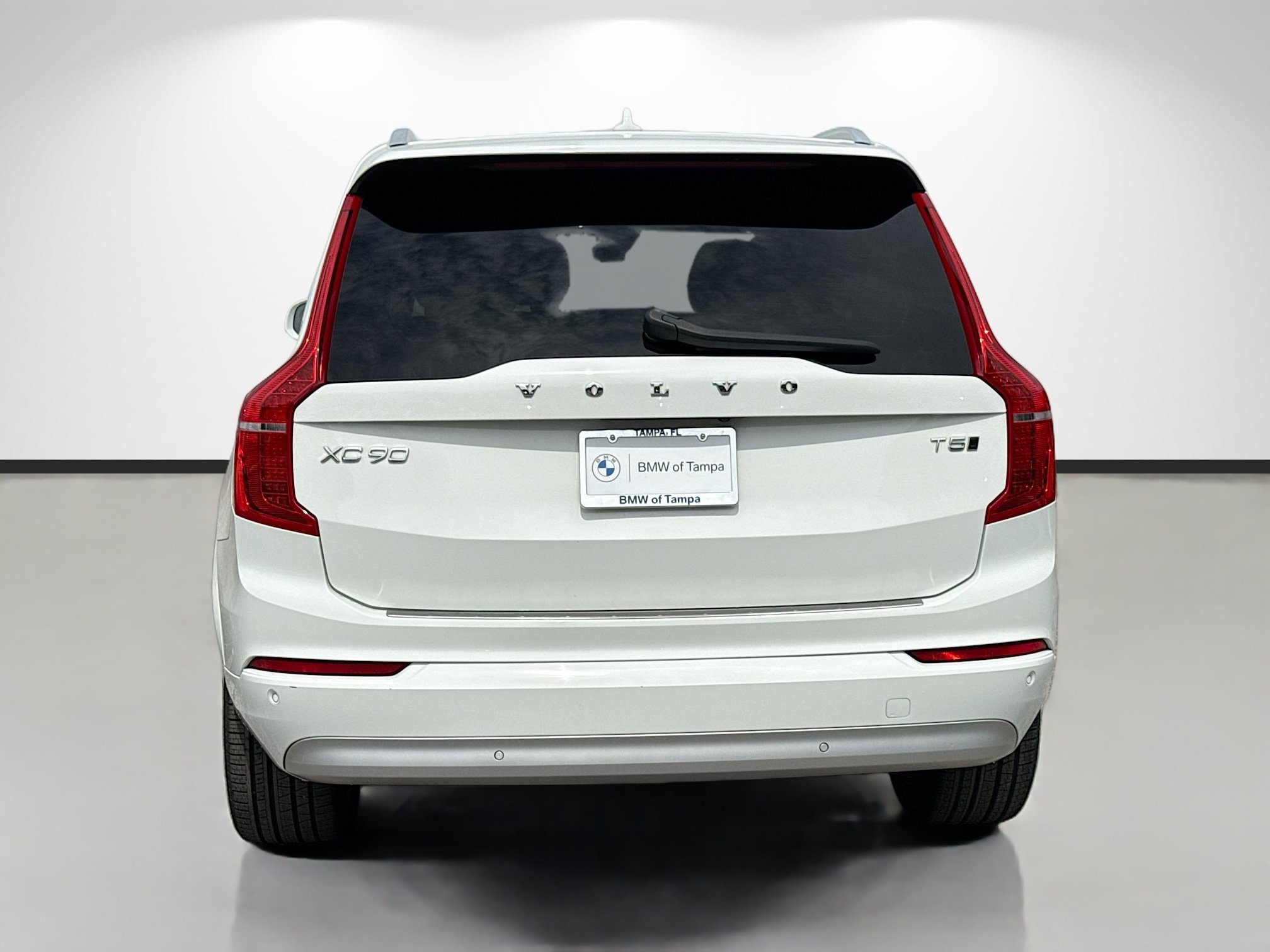 Used 2022 Volvo XC90 T5 Momentum w/ Protection Package Premier AWD/4WD image 4