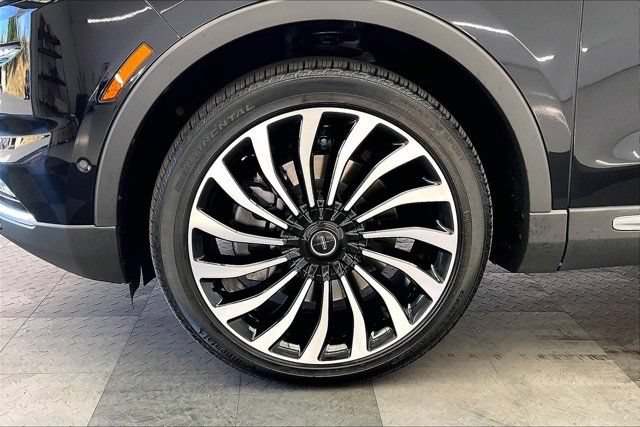 Used 2023 Lincoln Nautilus Black Label w/ Class II Trailer Tow Package AWD/4WD image 7