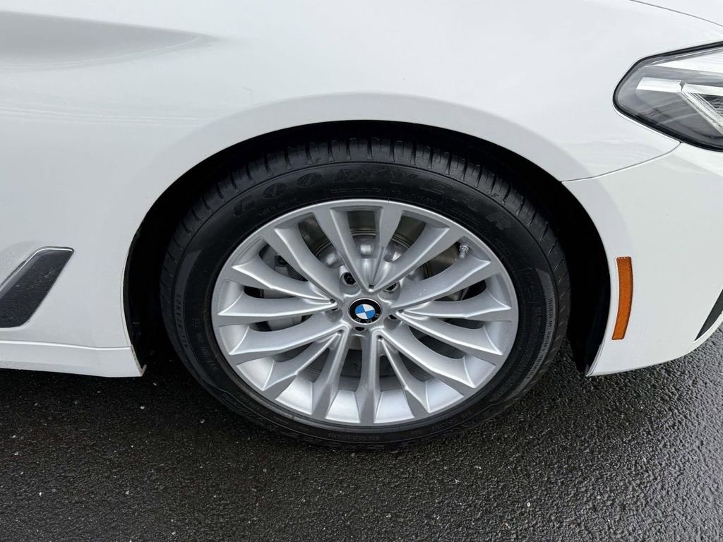 Used 2022 BMW 530i w/ Executive Package image 7