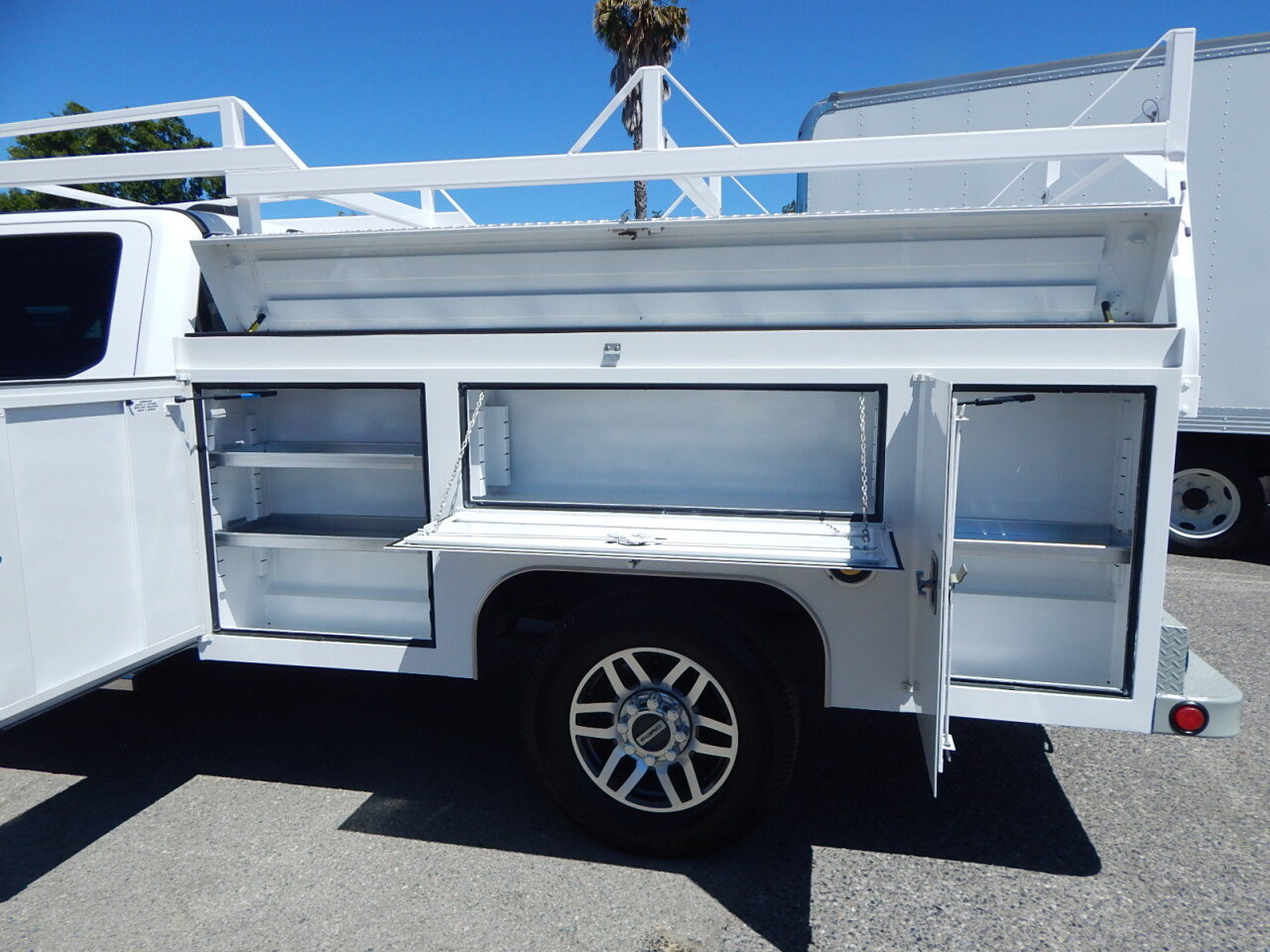 Used 2020 Ford F350 XL w/ Power Equipment Group RWD image 3
