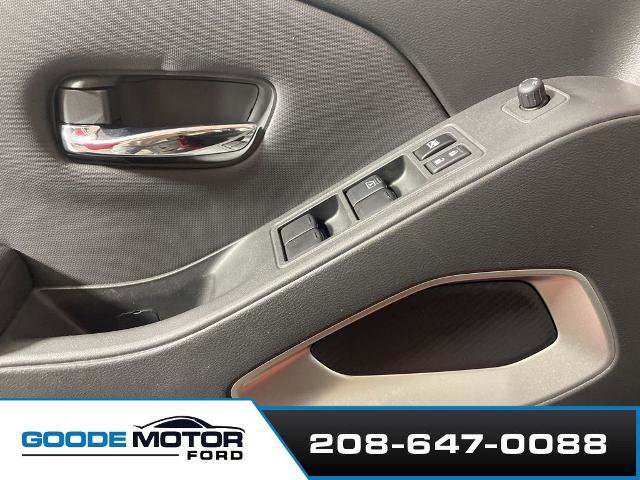 Used 2022 Nissan Frontier SV w/ Technology Package image 8