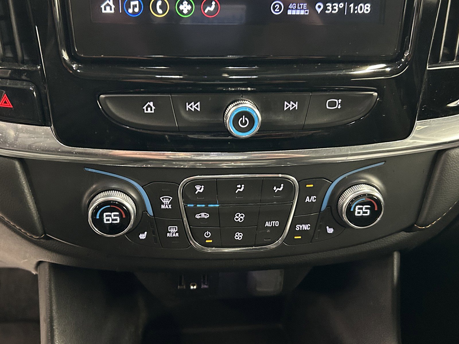 Used 2020 Chevrolet Traverse LT image 32