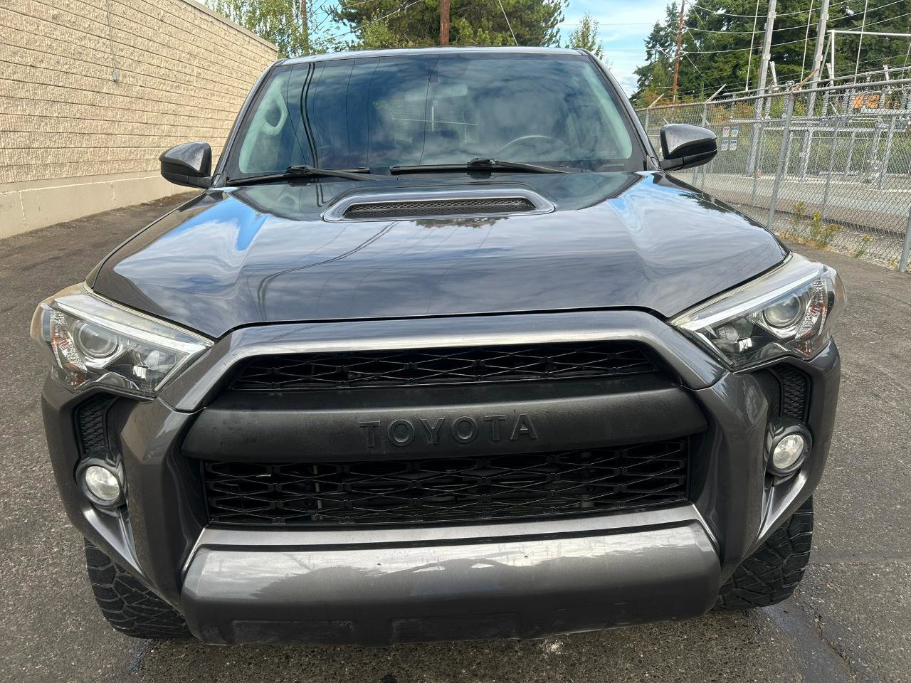Used 2018 Toyota 4Runner TRD Off-Road AWD/4WD image 2