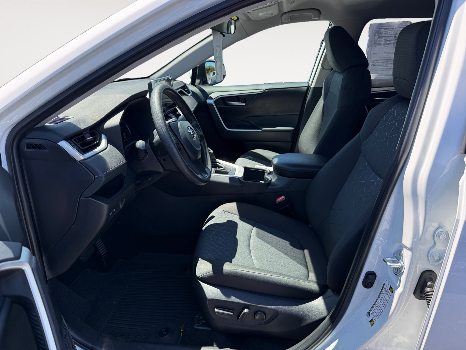 Used 2025 Toyota RAV4 XLE FWD image 10