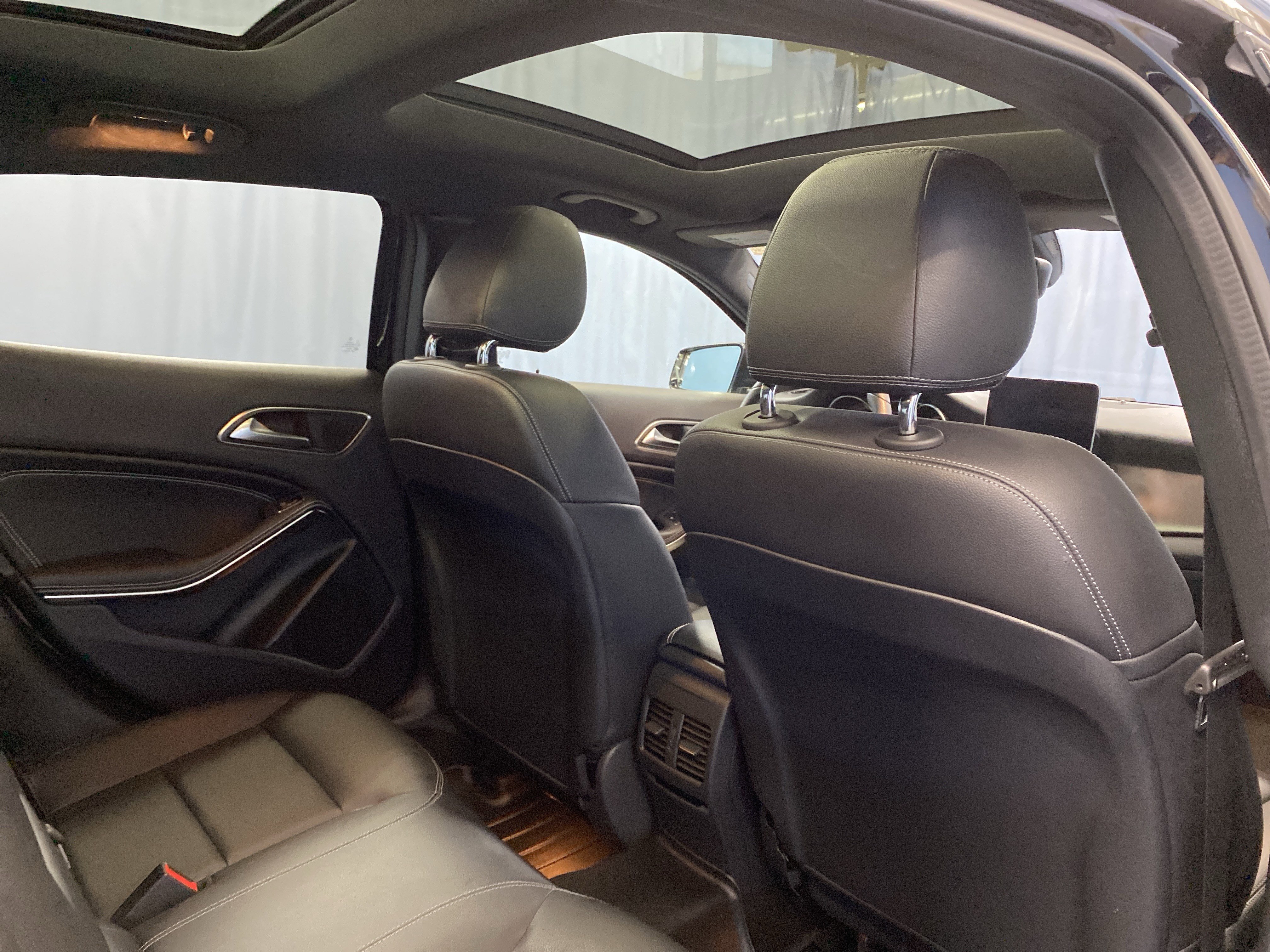 Used 2018 Mercedes-Benz GLA 250 4MATIC image 35