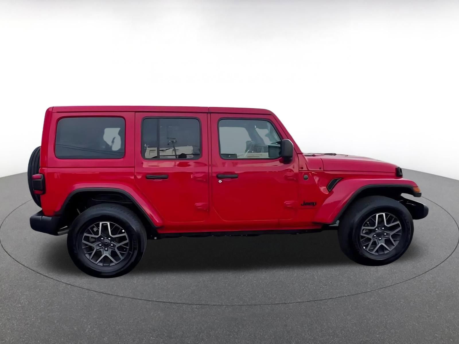Used 2025 Jeep Wrangler Sahara image 16