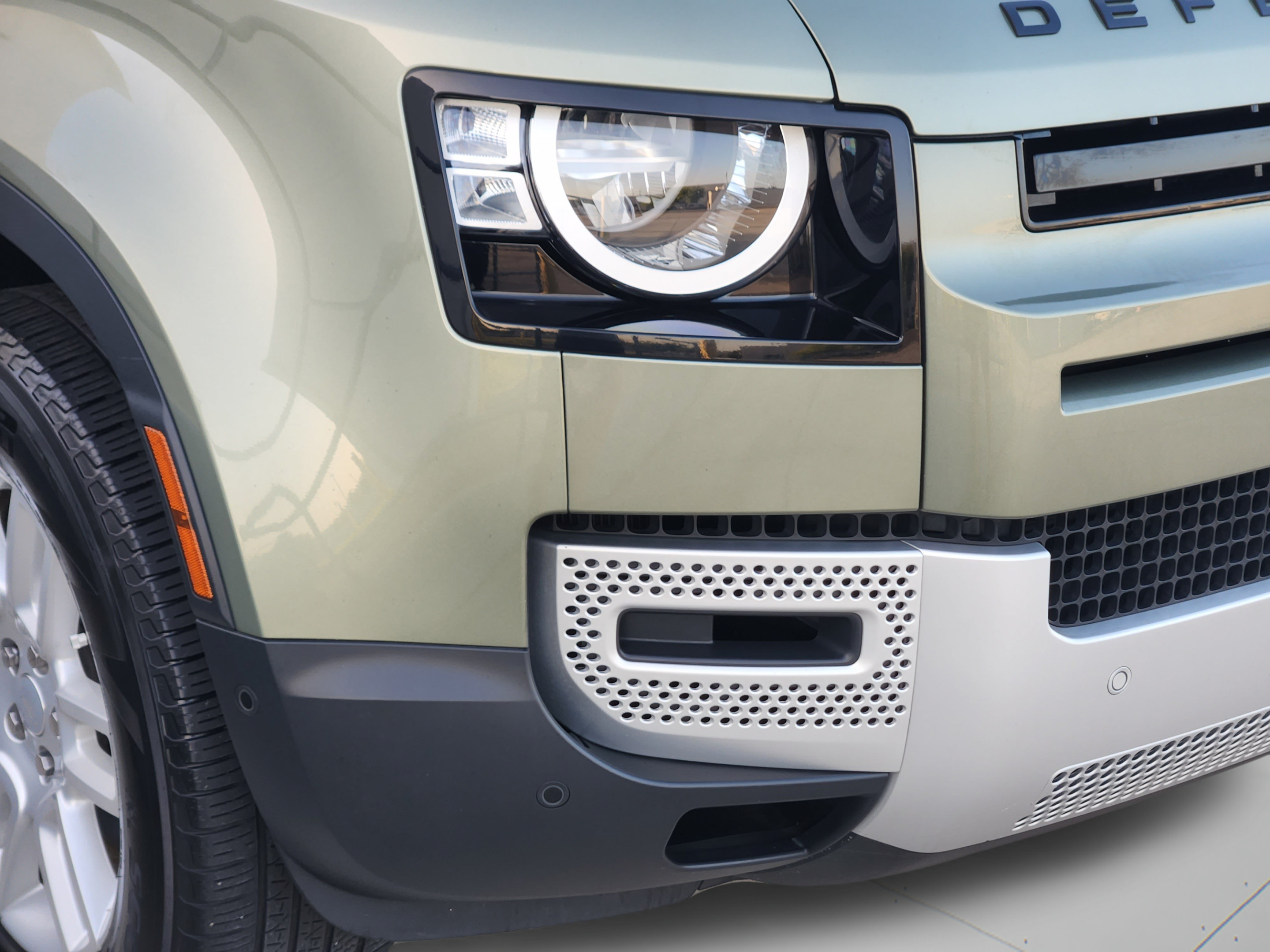 Certified 2023 Land Rover Defender 110 S AWD/4WD image 31