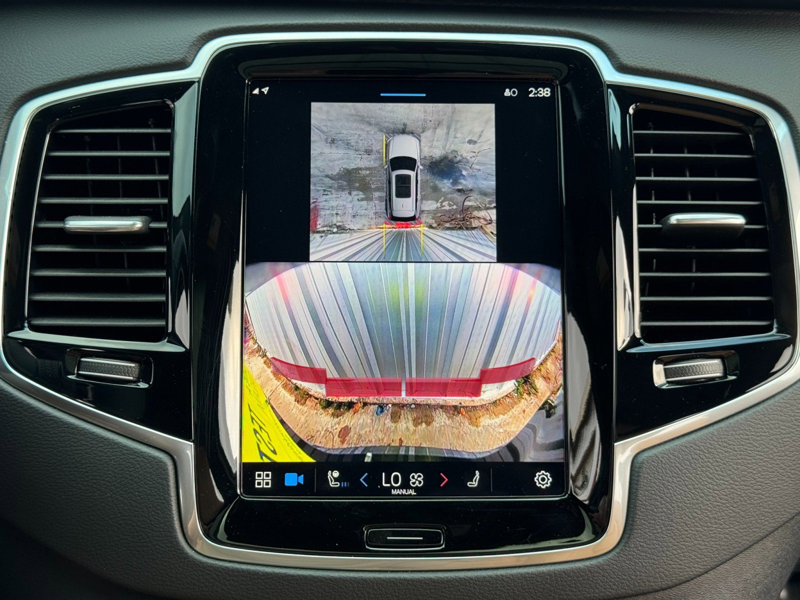 Used 2024 Volvo XC90 T8 Ultimate w/ Lounge Package image 26