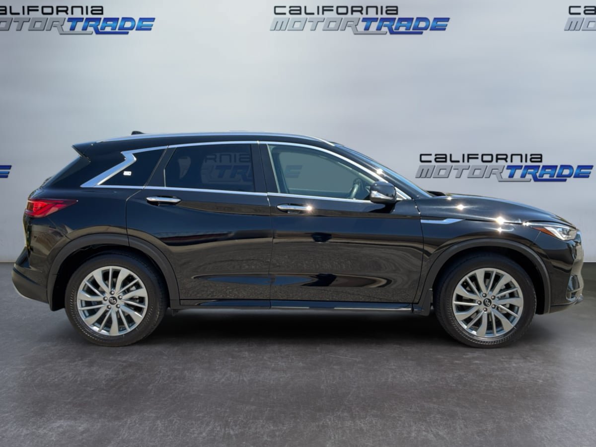 Used 2023 INFINITI QX50 Luxe w/ Cargo Package FWD image 4