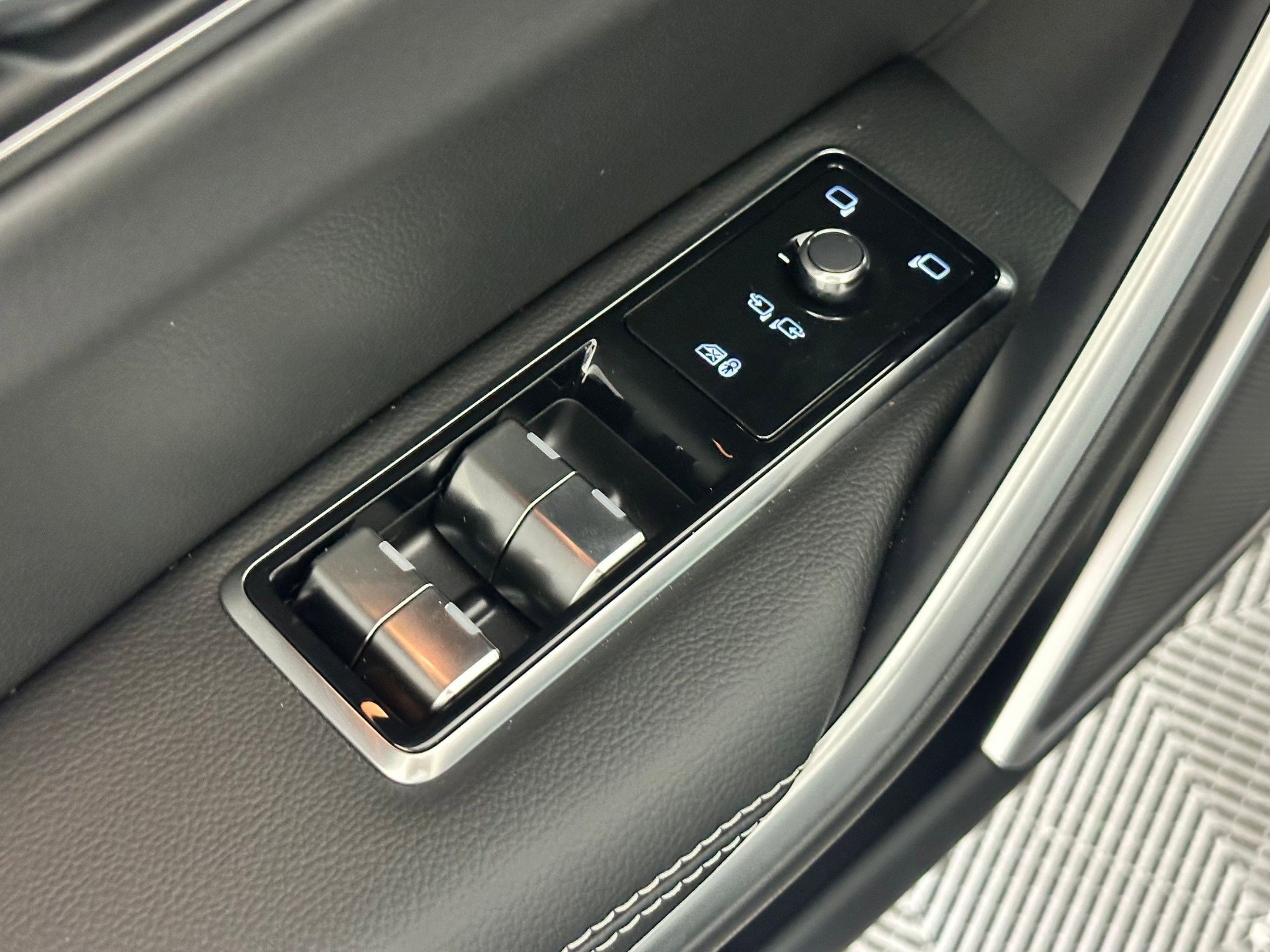New 2026 Jaguar F-PACE R-Dynamic S image 10