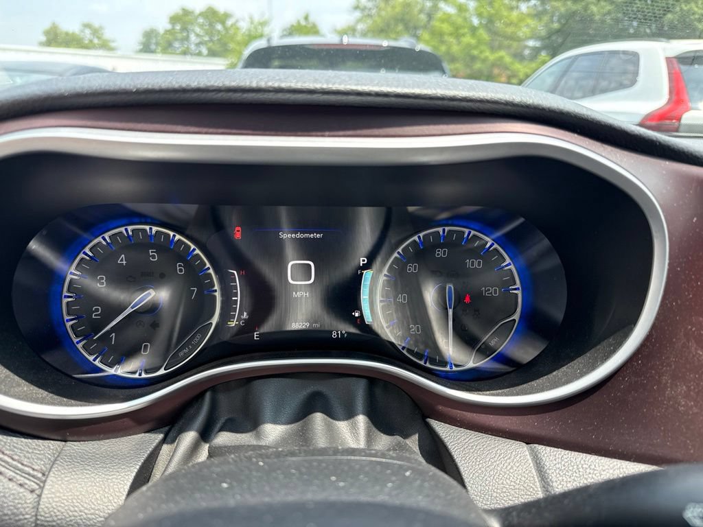Used 2018 Chrysler Pacifica Limited w/ Advanced Safetytec Group FWD image 8