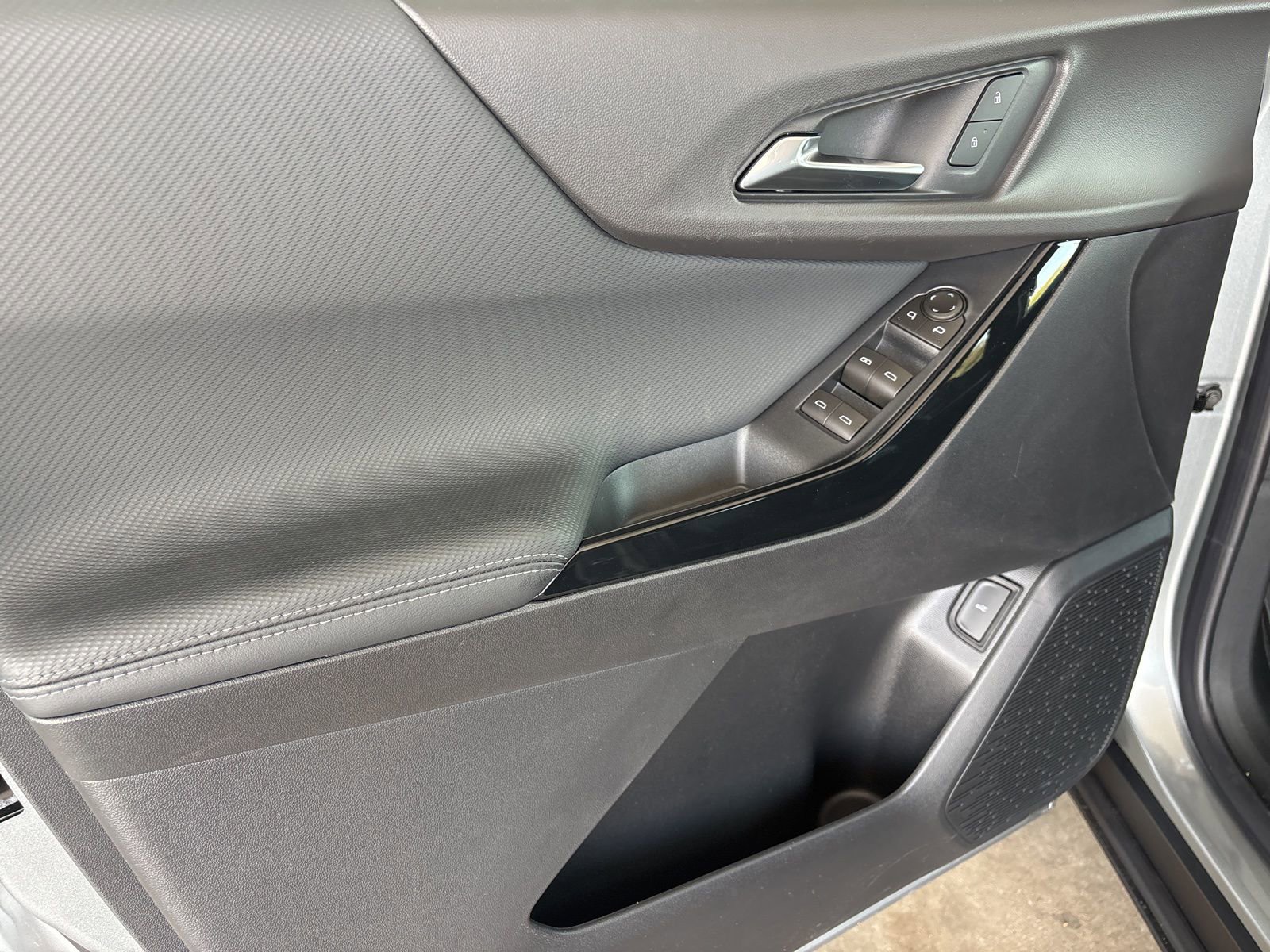 New 2026 Chevrolet Equinox LT w/ Convenience Package II image 10