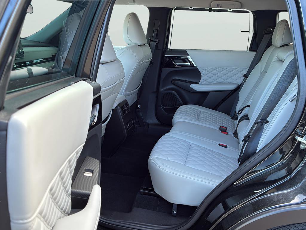 Used 2023 Mitsubishi Outlander SEL image 16