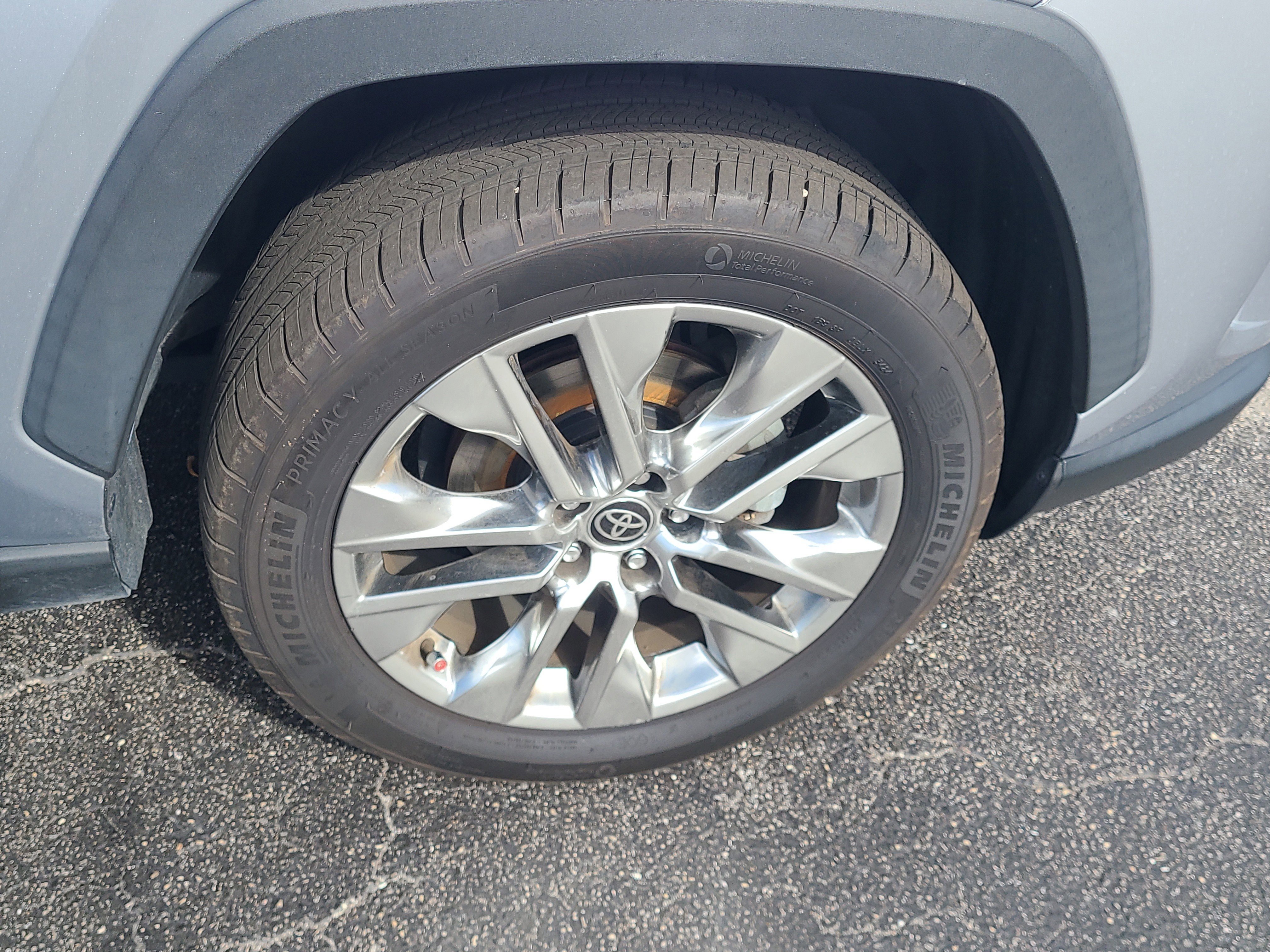 Used 2021 Toyota RAV4 XLE Premium image 8