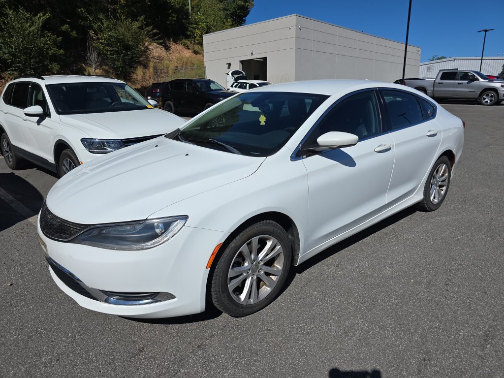 Used 2017 Chrysler 200 Limited Platinum FWD image 4