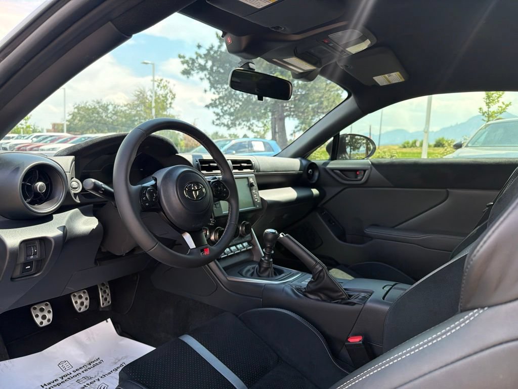 Used 2025 Toyota GR86 Premium w/ ALL Weather Mat Package (TMS) RWD image 18
