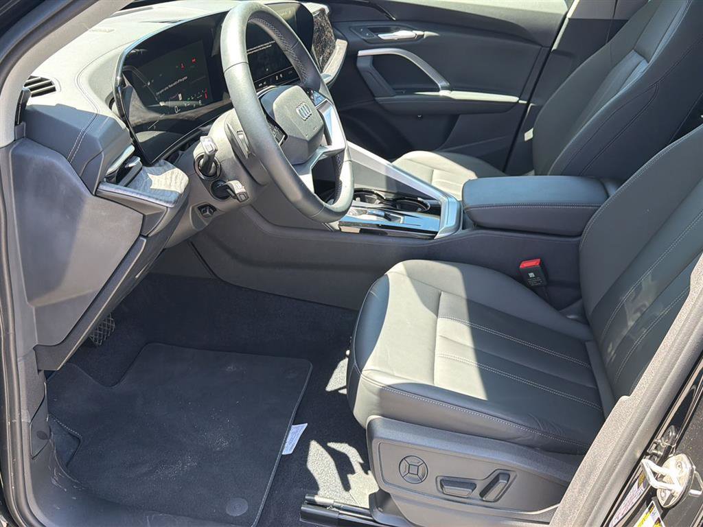 Used 2025 Audi Q5 Premium w/ Convenience Package AWD/4WD image 11