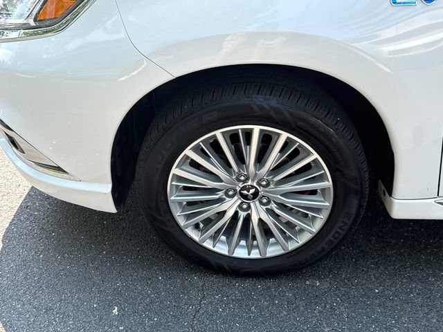 Used 2019 Mitsubishi Outlander 4WD Plug-In Hybrid image 7