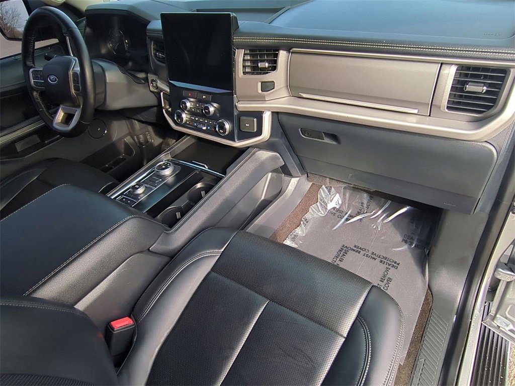 Used 2022 Ford Expedition XLT image 26