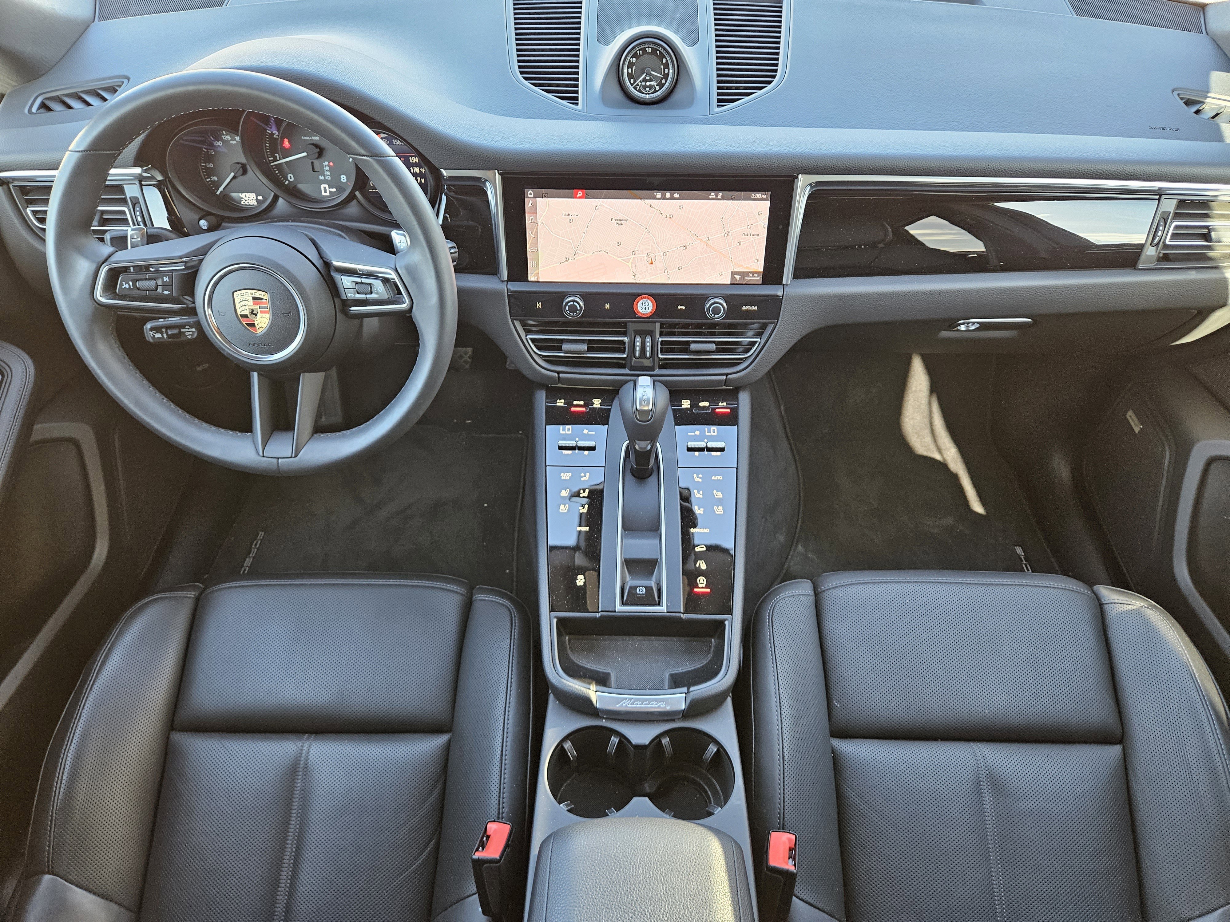 Certified 2025 Porsche Macan image 24