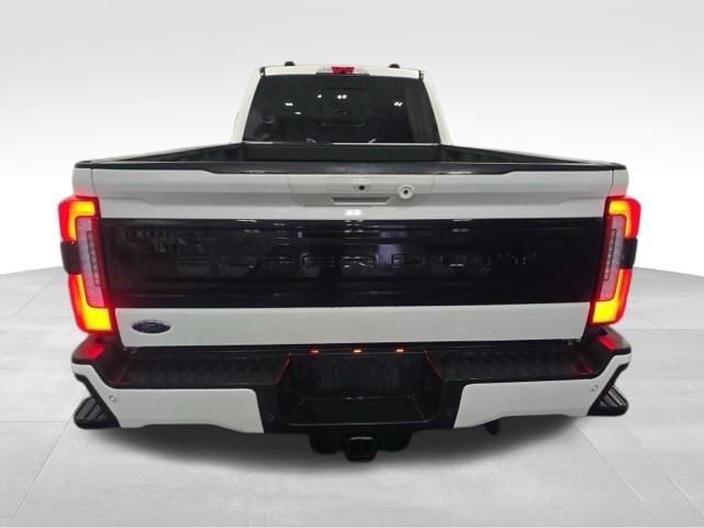 Used 2025 Ford F450 Platinum w/ FX4 Off-Road Package image 5