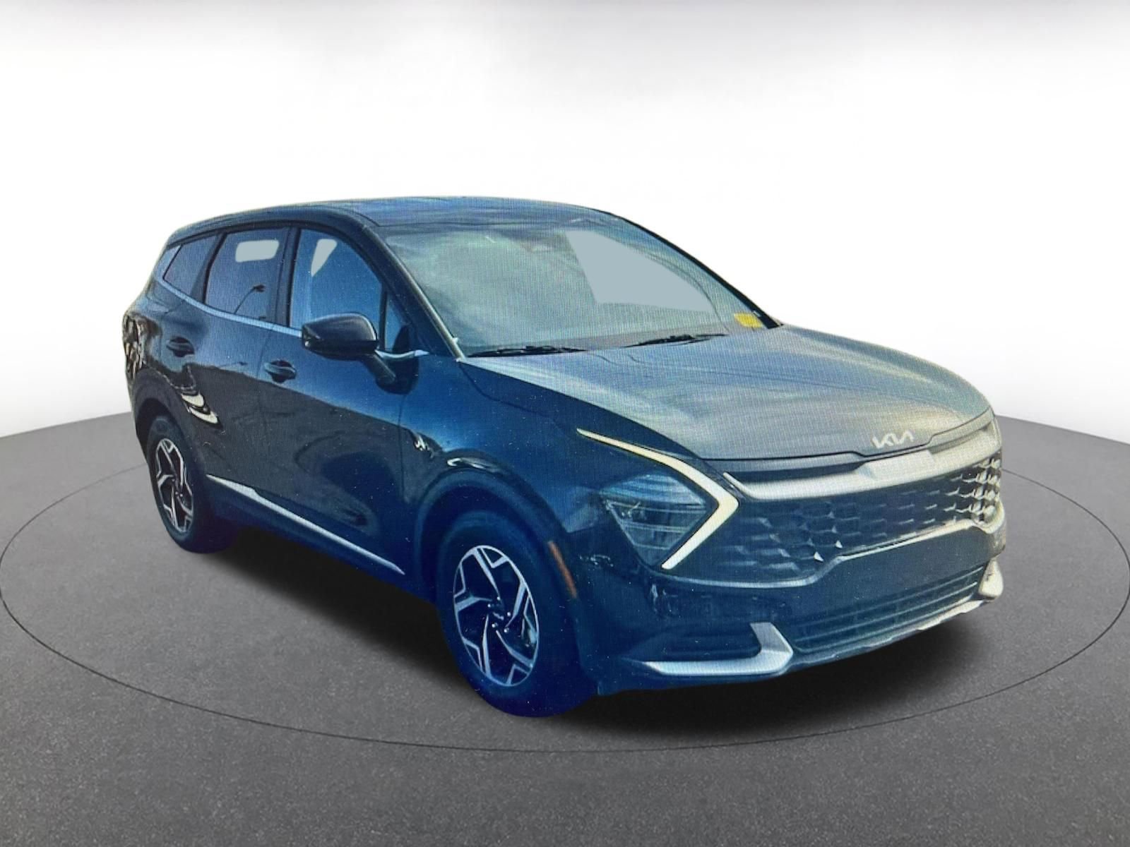 Used 2025 Kia Sportage LX image 4