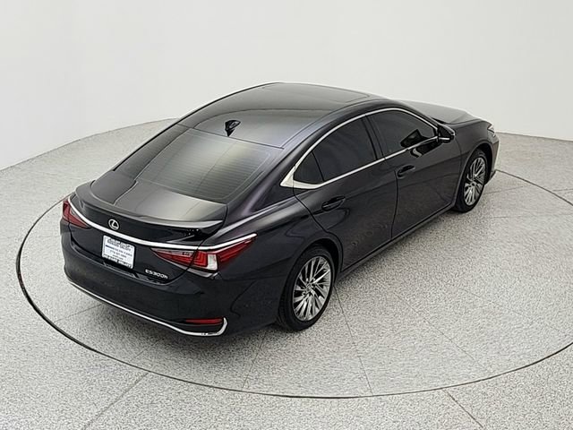Used 2025 Lexus ES 300h w/ Accessory Package (Z2) FWD image 31