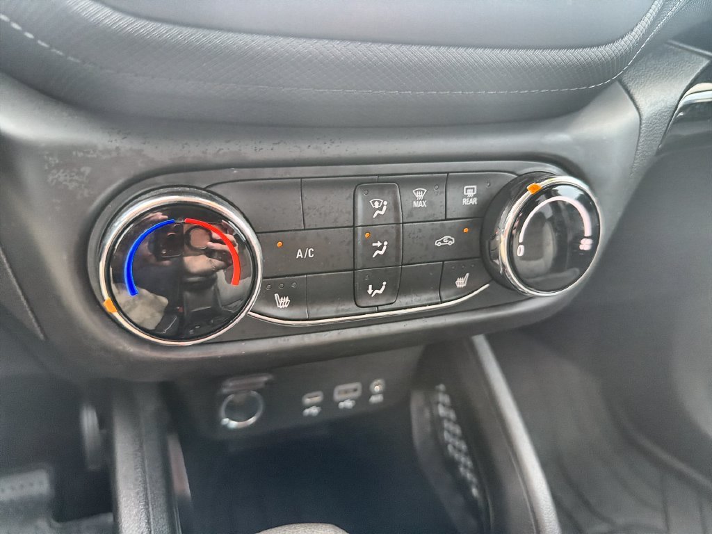 Used 2023 Chevrolet TrailBlazer LT FWD image 16