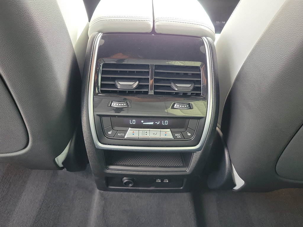 Used 2026 BMW X5 sDrive40i w/ Climate Comfort Package RWD image 13