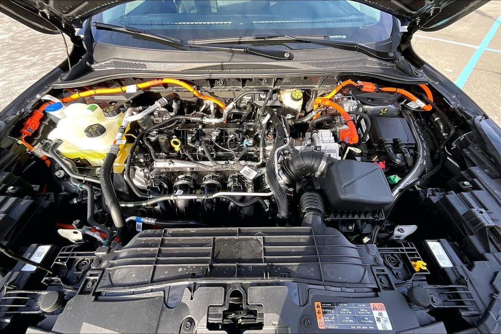 Used 2025 Ford Escape SE image 28