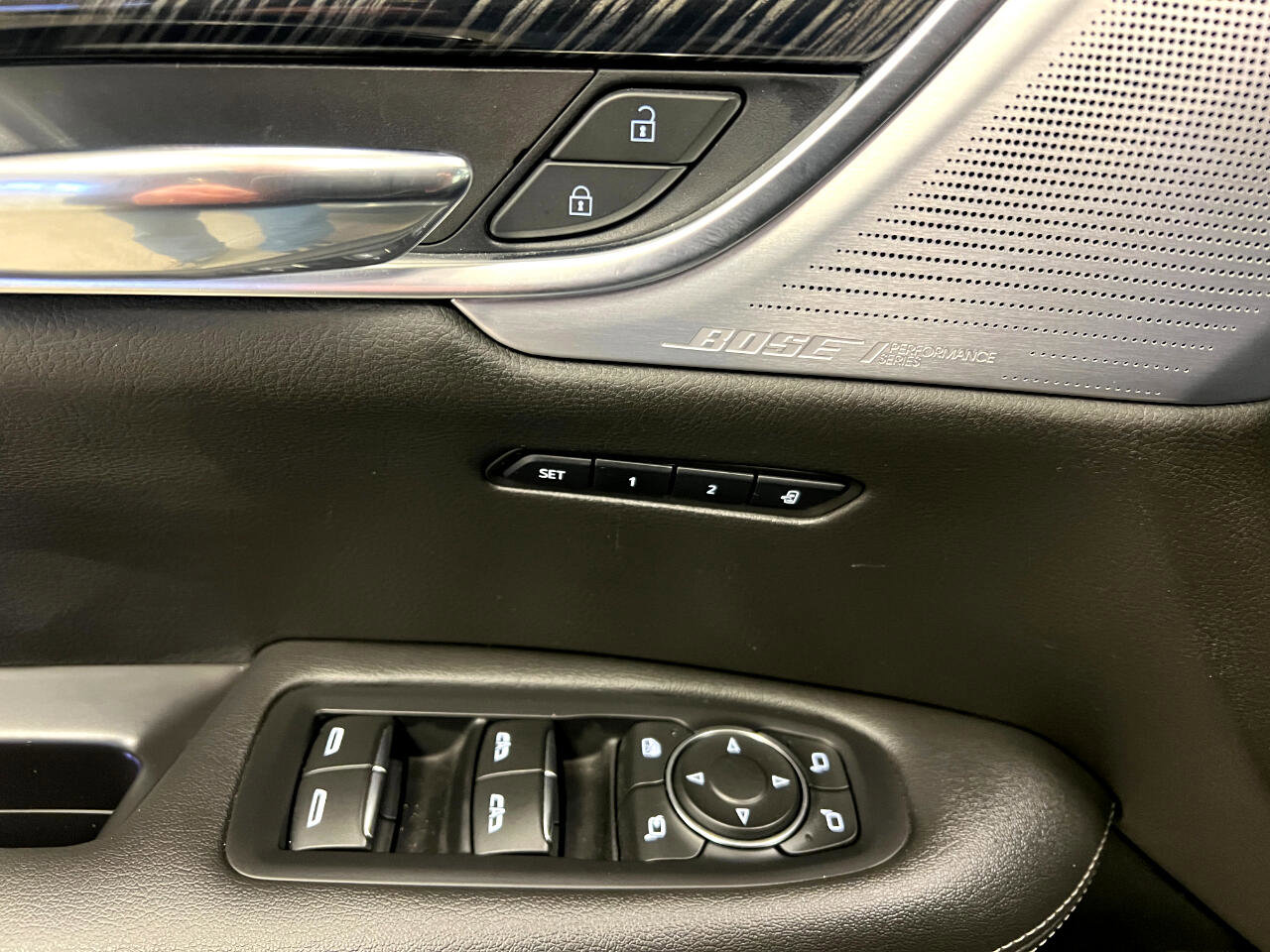 Used 2024 Cadillac XT6 Premium Luxury image 32