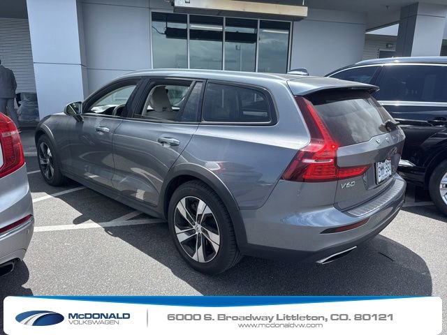 Used 2020 Volvo V60 T5 Cross Country AWD/4WD image 2