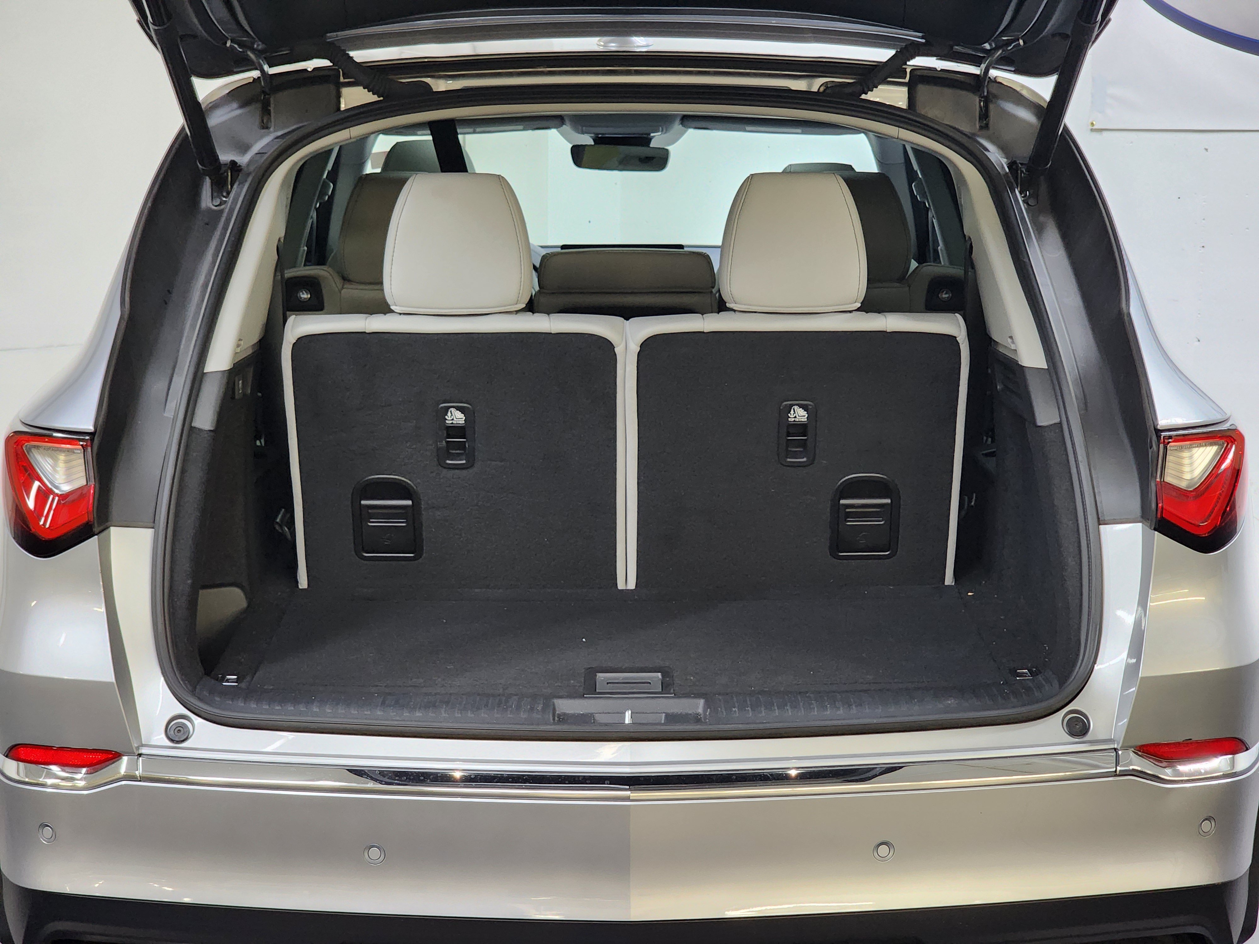 Certified 2024 Acura MDX w/ Technology Package AWD/4WD image 9