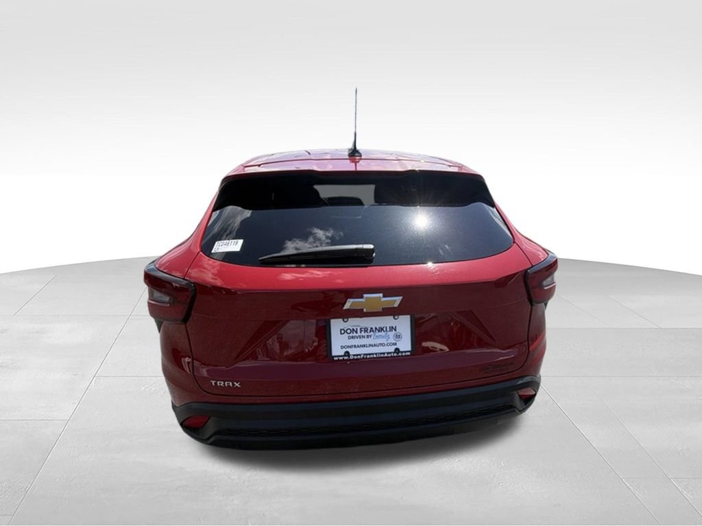 Used 2026 Chevrolet Trax LS FWD image 4
