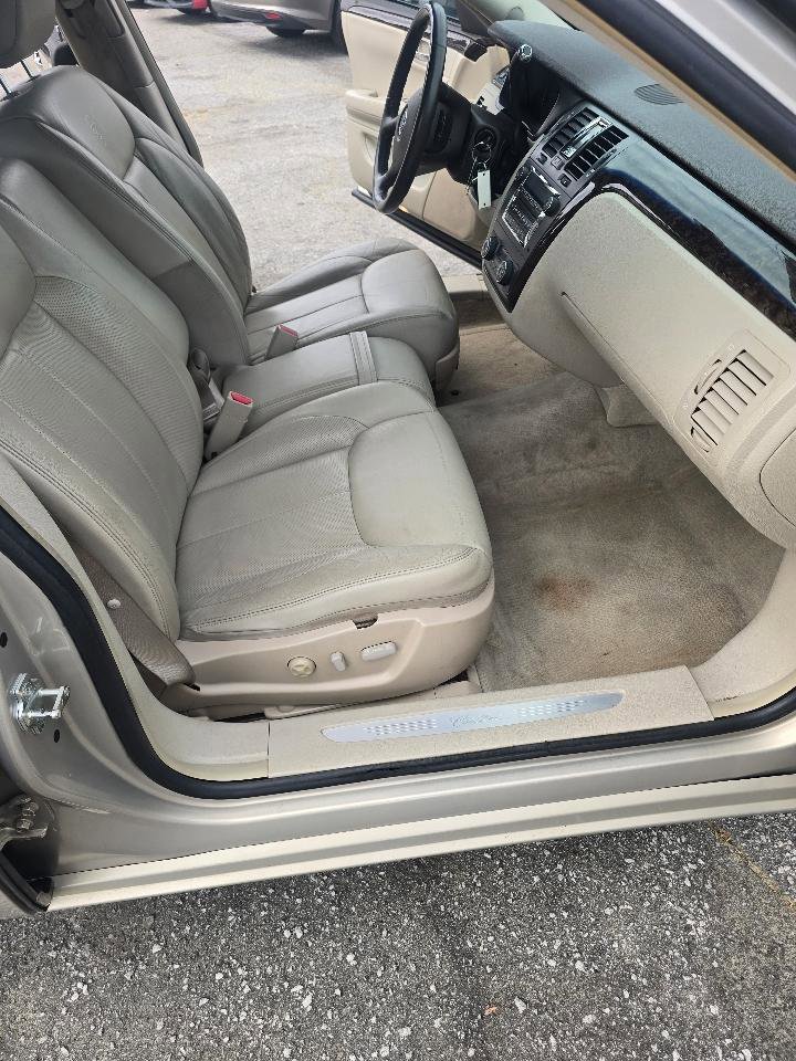 Used 2008 Cadillac DTS Luxury II w/ Trunk Convenience Package FWD image 10