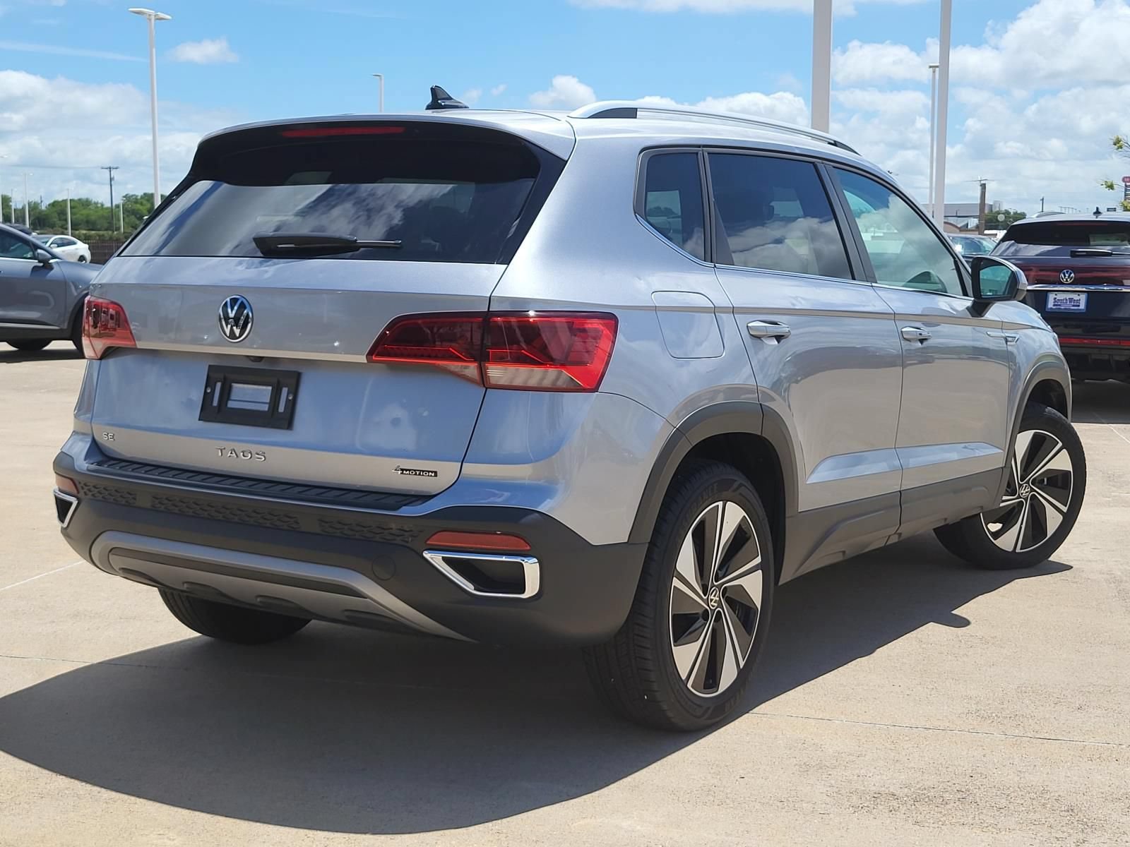 Used 2024 Volkswagen Taos SE AWD/4WD image 6