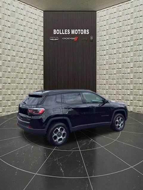 Certified 2022 Jeep Compass Trailhawk w/ Sun and Sound Group AWD/4WD image 3