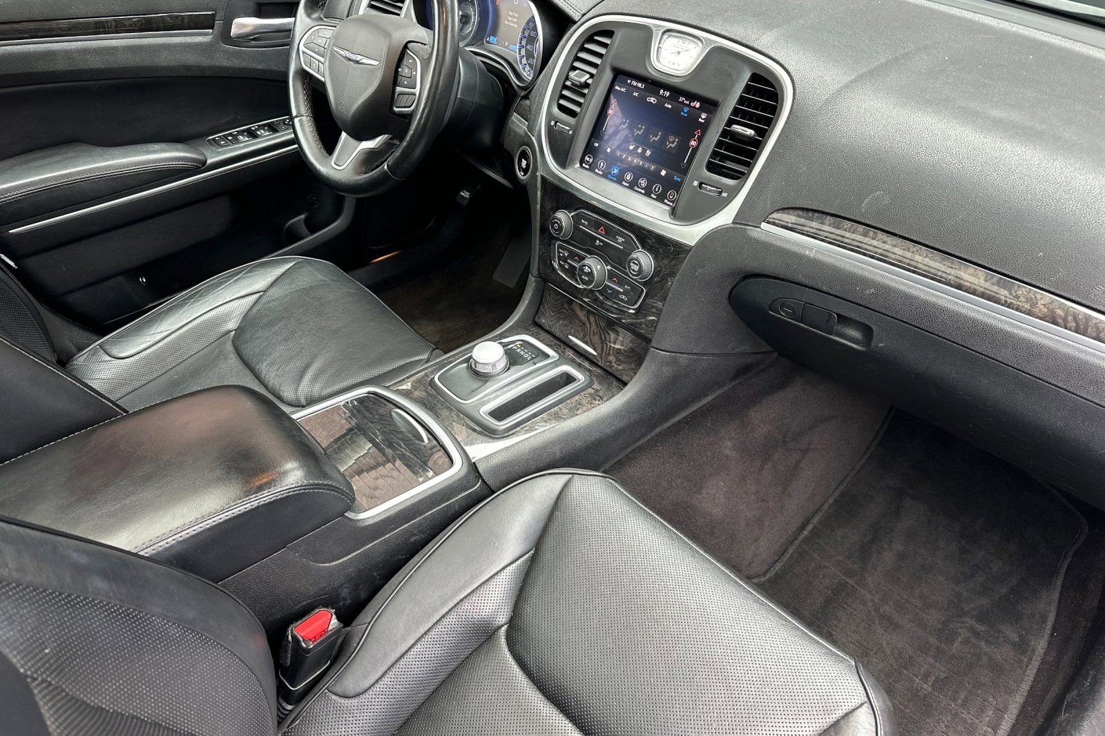 Used 2018 Chrysler 300 Limited image 19